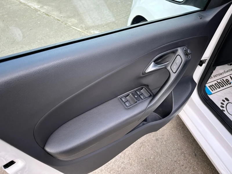 VW Polo 1.6TDI LED* Panorama* Alcantara* , снимка 6 - Автомобили и джипове - 52877626