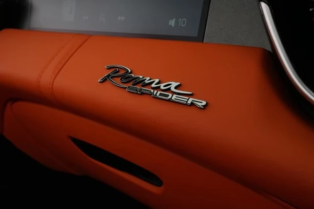 Ferrari Roma Spider = Brembo Carbon Ceramic Brakes = Гаранция, снимка 11 - Автомобили и джипове - 54024846