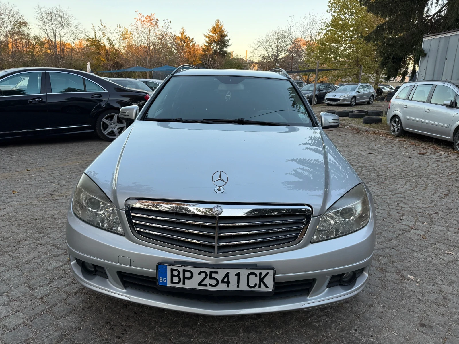 Mercedes-Benz C 220 Автоматик* Oбслужен* Регистриран - изображение 2