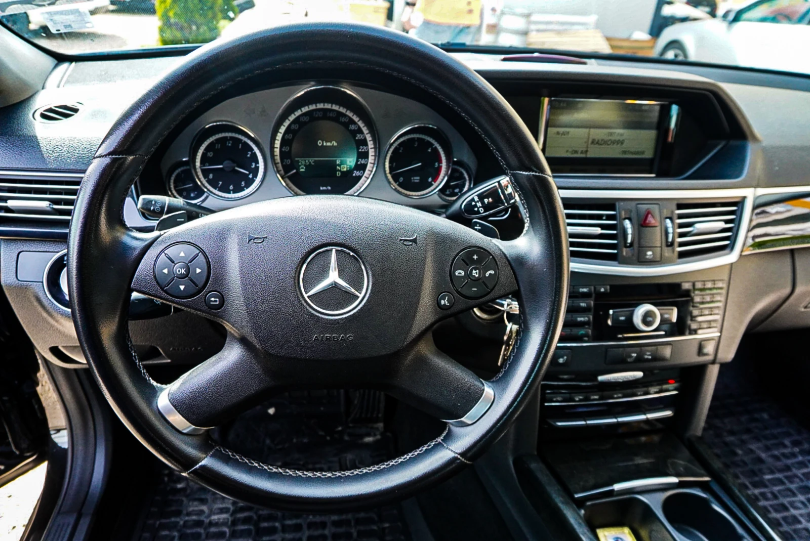 Mercedes-Benz E 350  - изображение 5