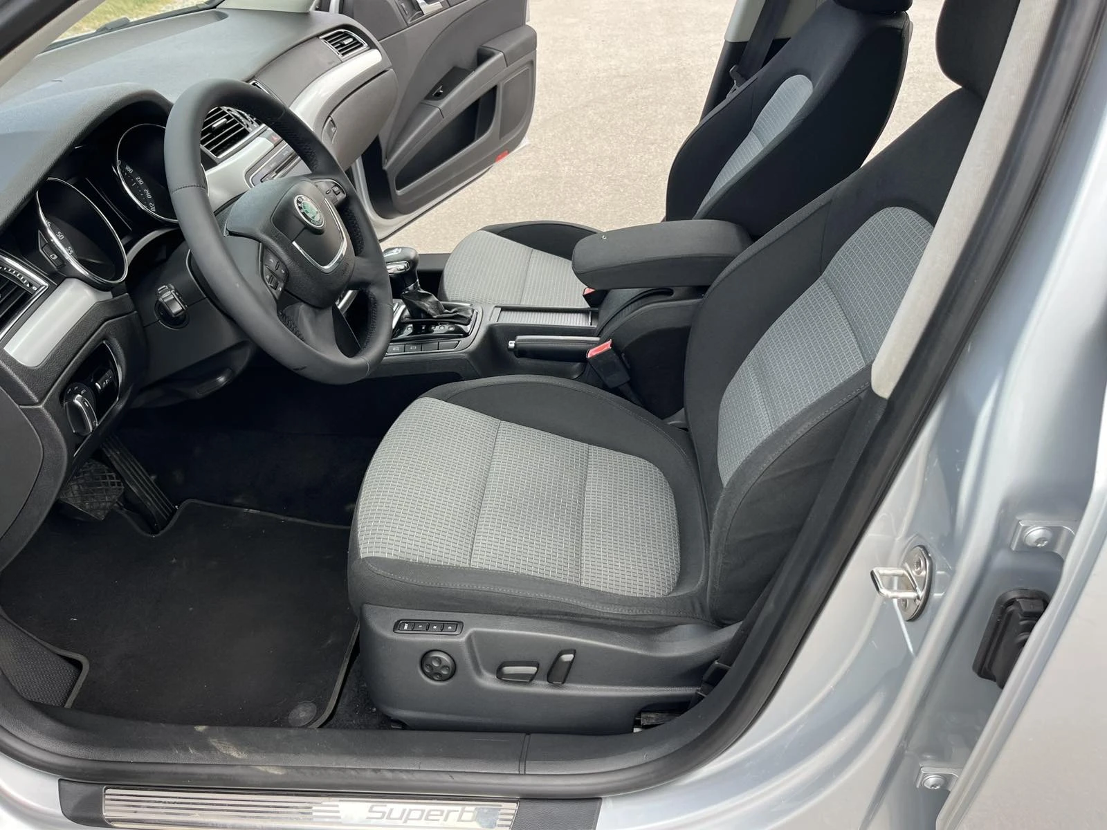 Skoda Superb 2.0TDI 140к COMMON RAIL EURO 5A АВТОПИЛОТ ИТАЛИЯ - изображение 8