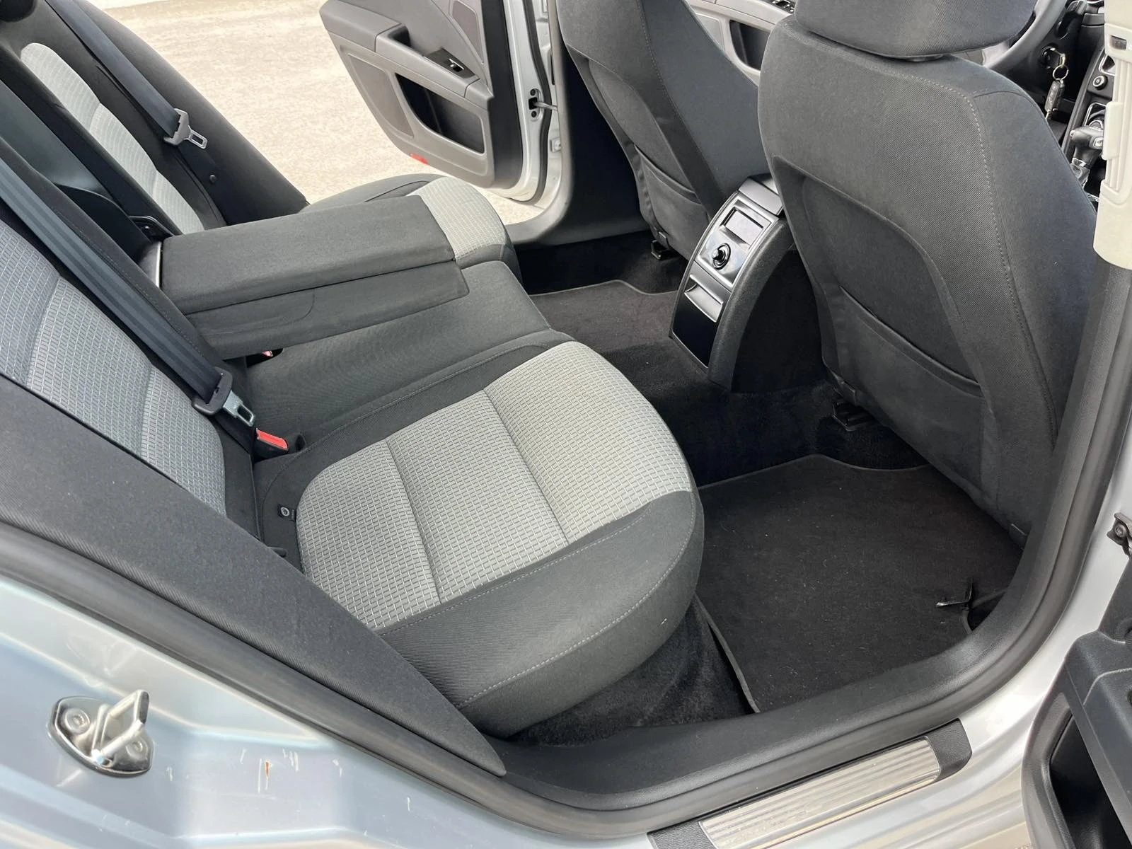 Skoda Superb 2.0TDI 140к COMMON RAIL EURO 5A АВТОПИЛОТ ИТАЛИЯ - изображение 10