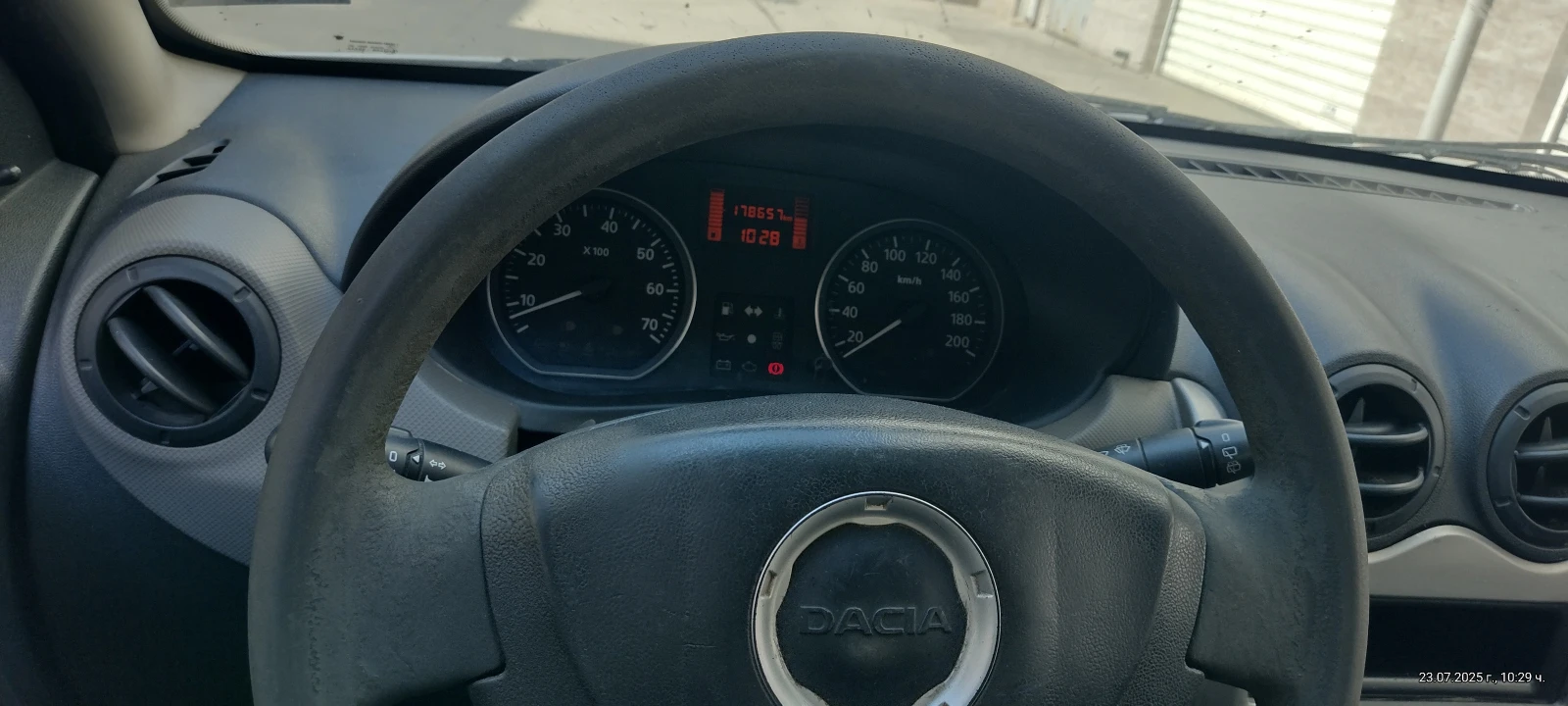Dacia Sandero  - изображение 8