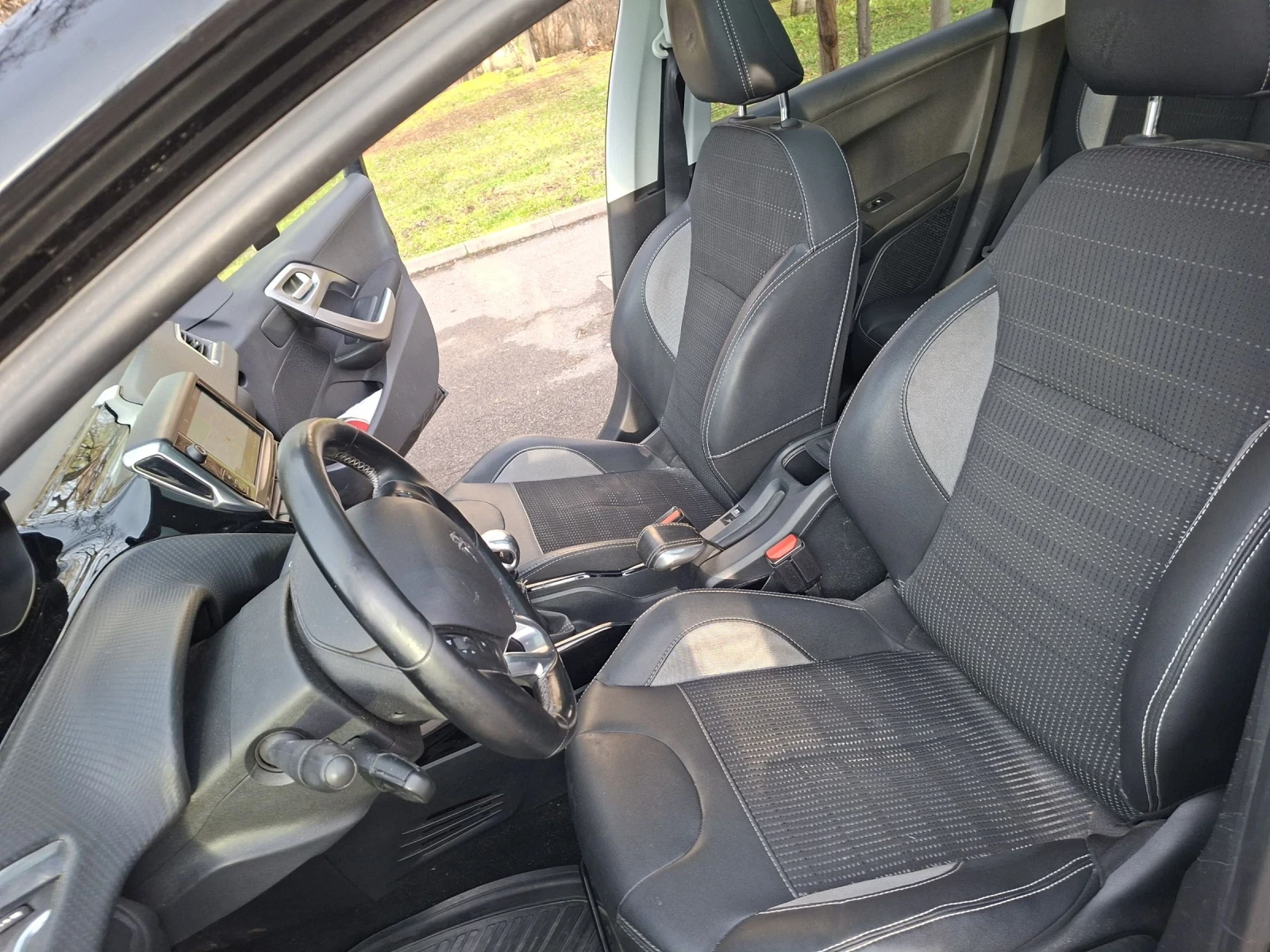 Peugeot 2008, снимка 13 - Автомобили и джипове - 53261076