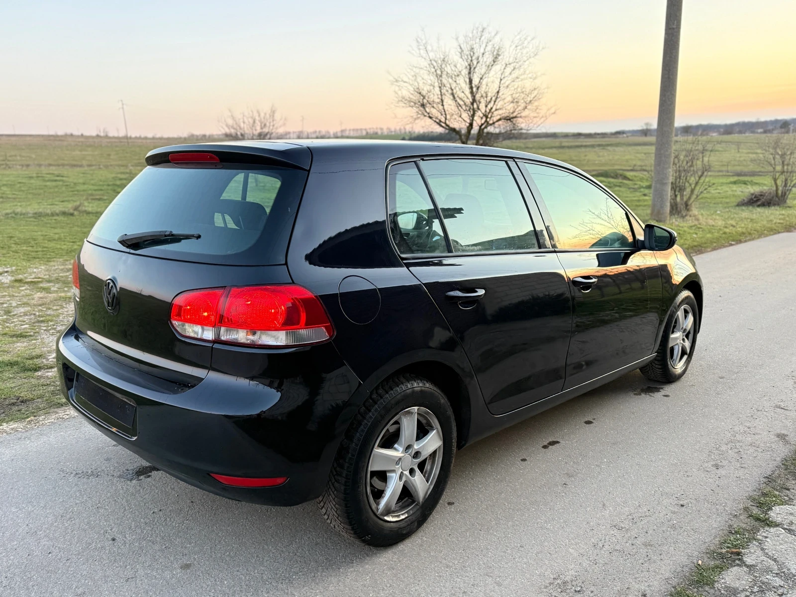 VW Golf, снимка 5 - Автомобили и джипове - 53739336