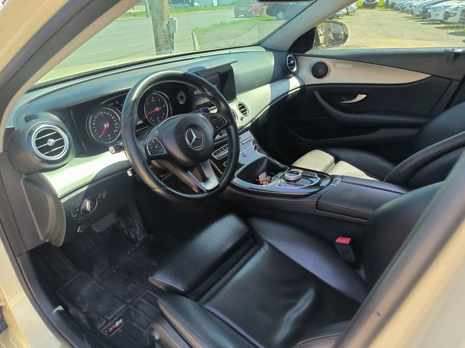 Mercedes-Benz E 200 2.0d-Navi-Kamera-, снимка 13 - Автомобили и джипове - 54214397