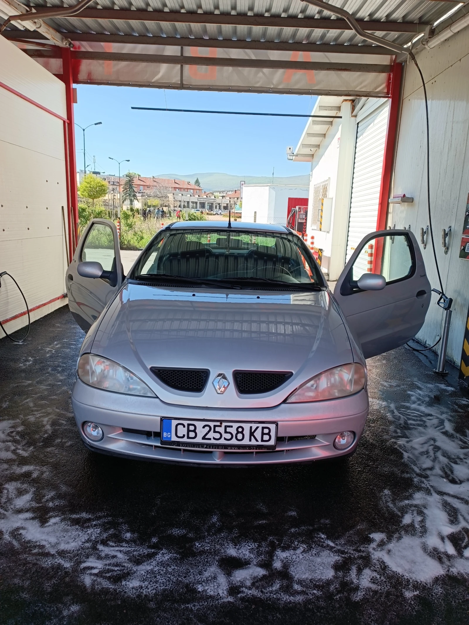Renault Megane 1.4, снимка 9 - Автомобили и джипове - 54428264