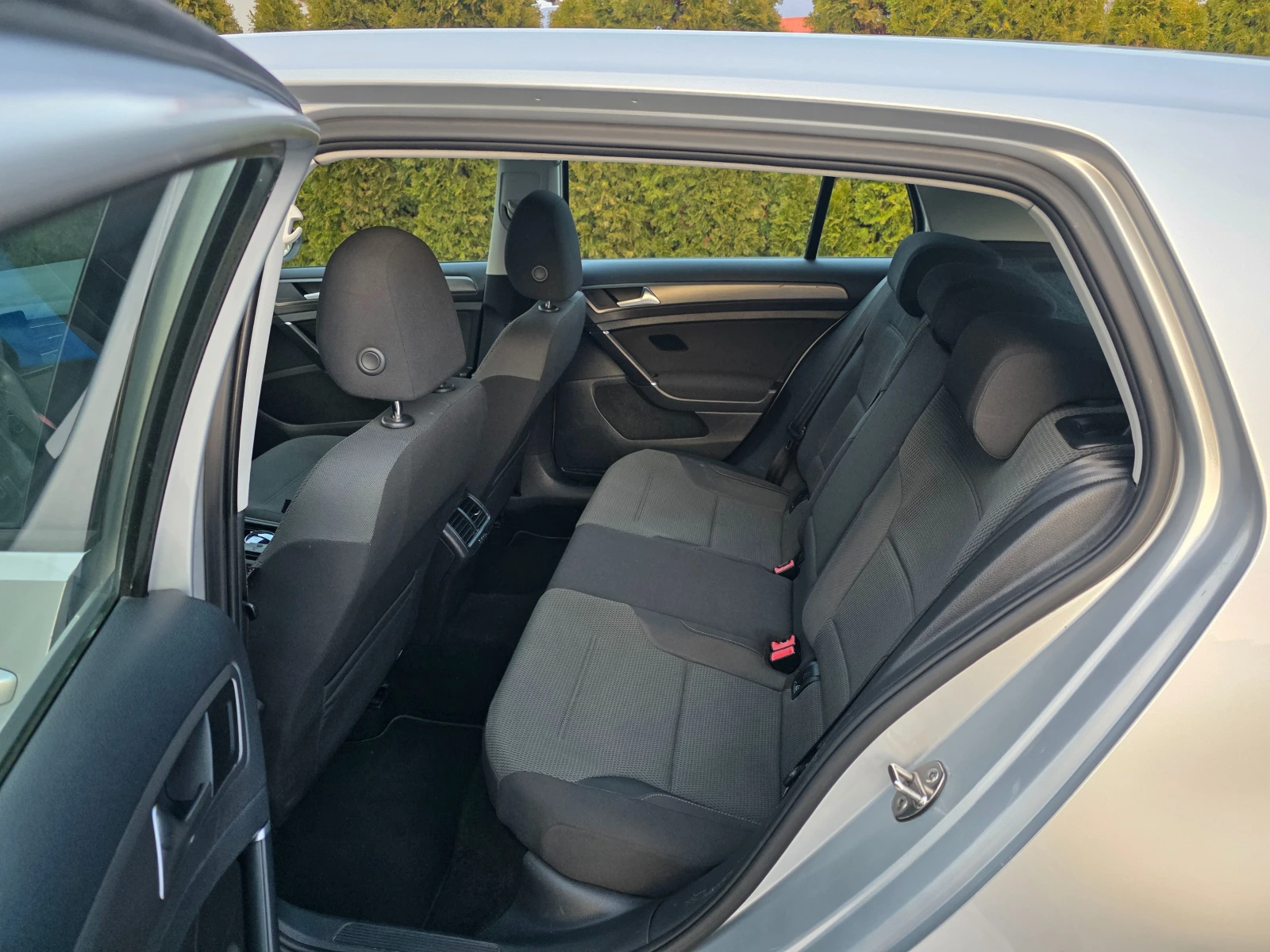 VW Golf 1.6 TDI NAVI, снимка 9 - Автомобили и джипове - 54941207