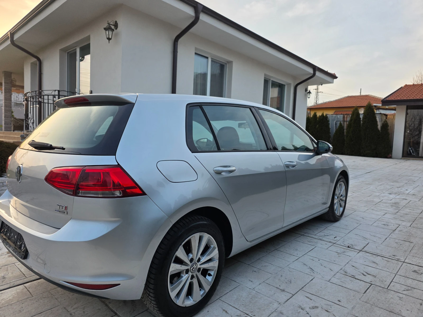 VW Golf 1.6 TDI NAVI, снимка 4 - Автомобили и джипове - 54941207