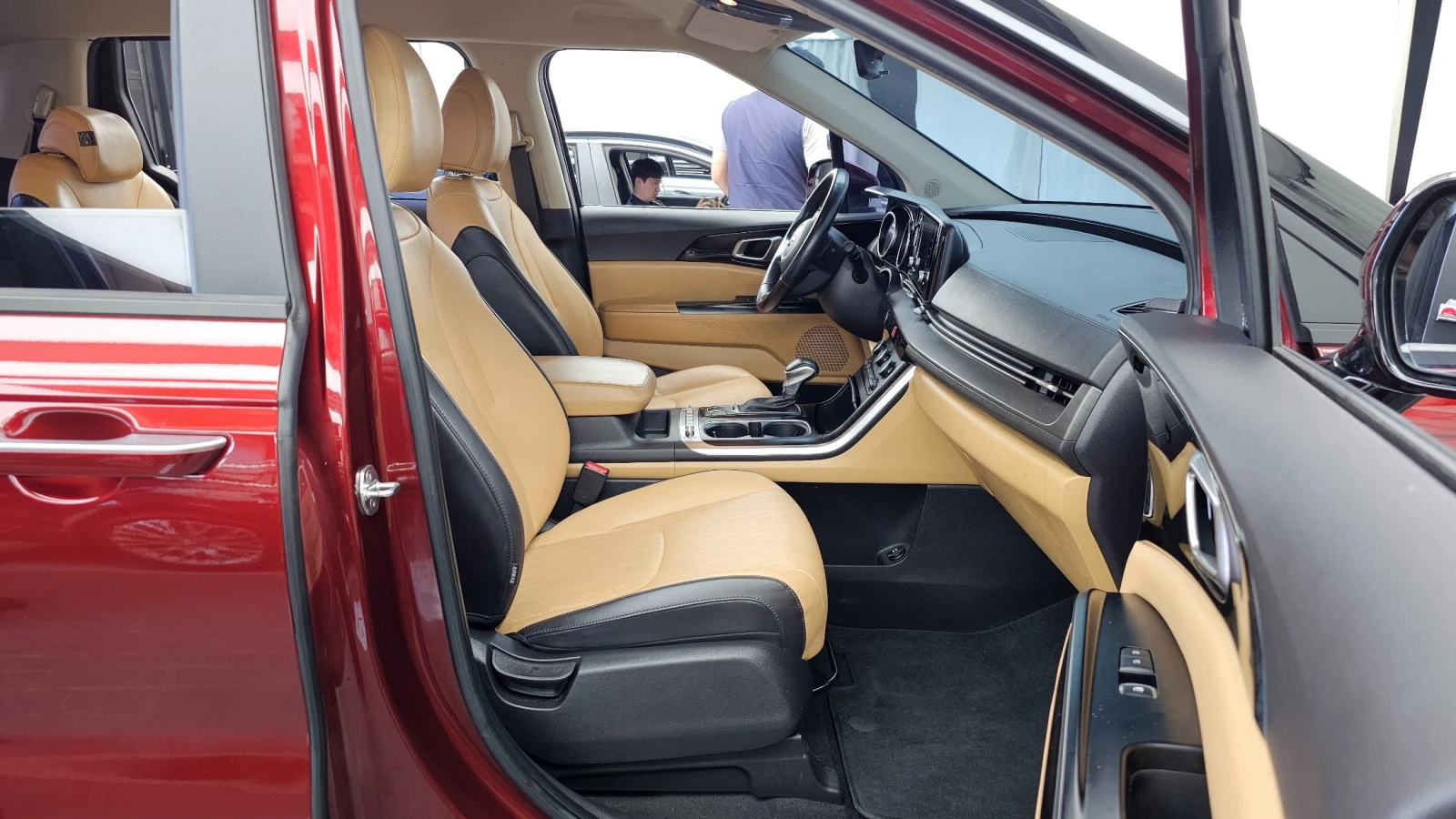 Kia Carnival PRESTIGE 2.2* ПОДГРЕВ ВОЛАН/СЕДАЛКИ* hellascars.bg, снимка 13 - Автомобили и джипове - 55597453