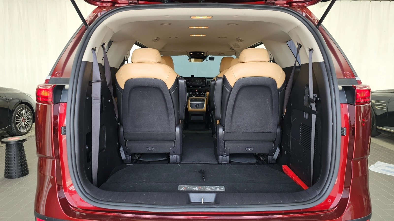 Kia Carnival PRESTIGE 2.2* ПОДГРЕВ ВОЛАН/СЕДАЛКИ* hellascars.bg, снимка 17 - Автомобили и джипове - 55597453