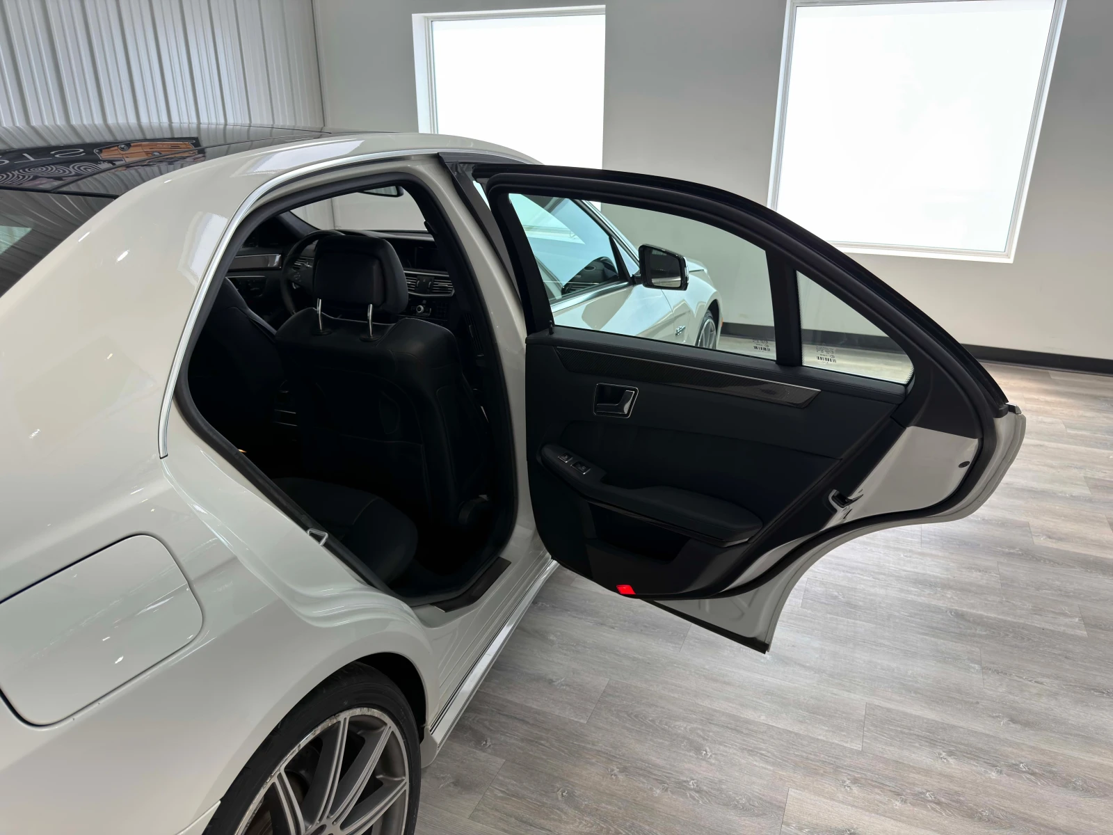 Mercedes-Benz E 63 AMG * АВТОКРЕДИТ БЕЗ ПЪРВОНАЧАЛНА ВНОСКА* , снимка 10 - Автомобили и джипове - 55814478