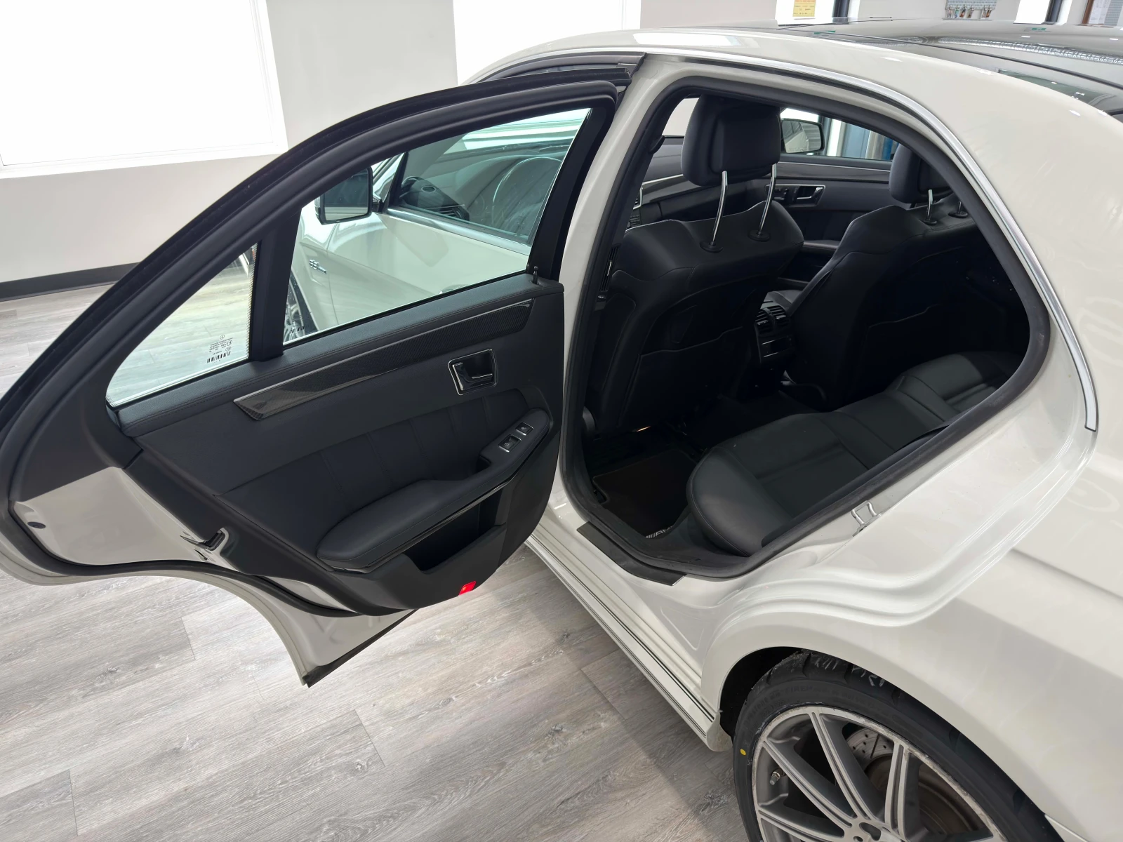 Mercedes-Benz E 63 AMG * АВТОКРЕДИТ БЕЗ ПЪРВОНАЧАЛНА ВНОСКА* , снимка 8 - Автомобили и джипове - 55814478