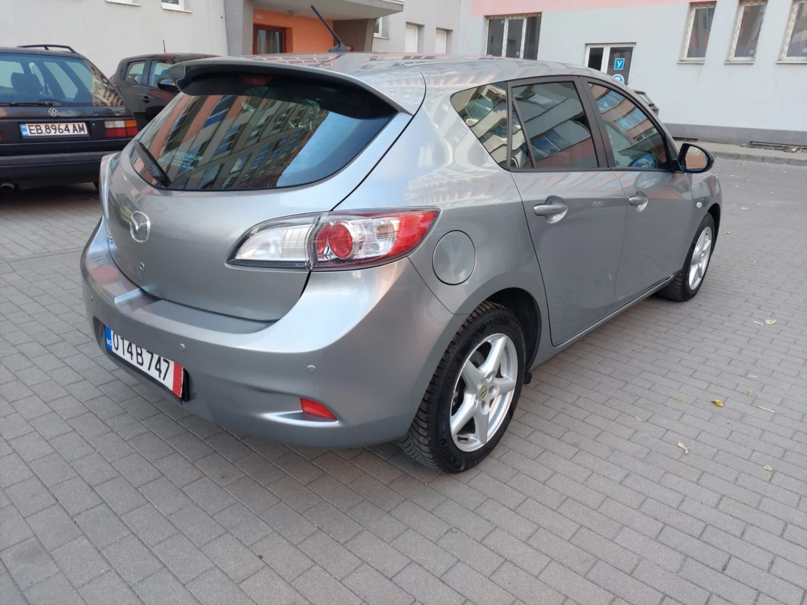 Mazda 3 1.6i 35000km FACELIFT НОВА, снимка 6 - Автомобили и джипове - 56175635