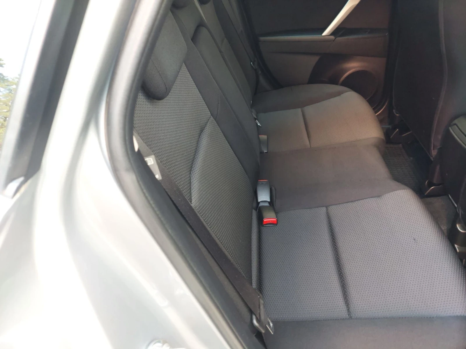 Mazda 3 1.6i 35000km FACELIFT НОВА, снимка 12 - Автомобили и джипове - 56175635