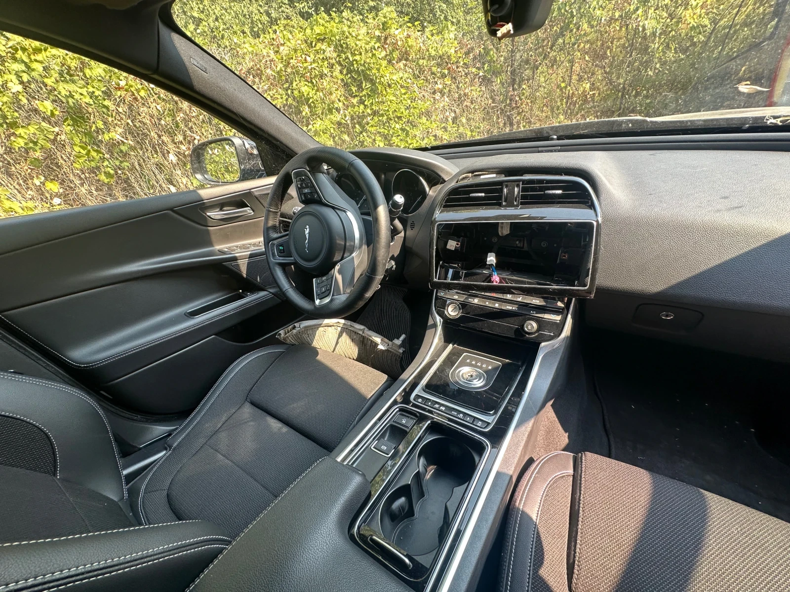 Jaguar XE, снимка 7 - Автомобили и джипове - 56379145