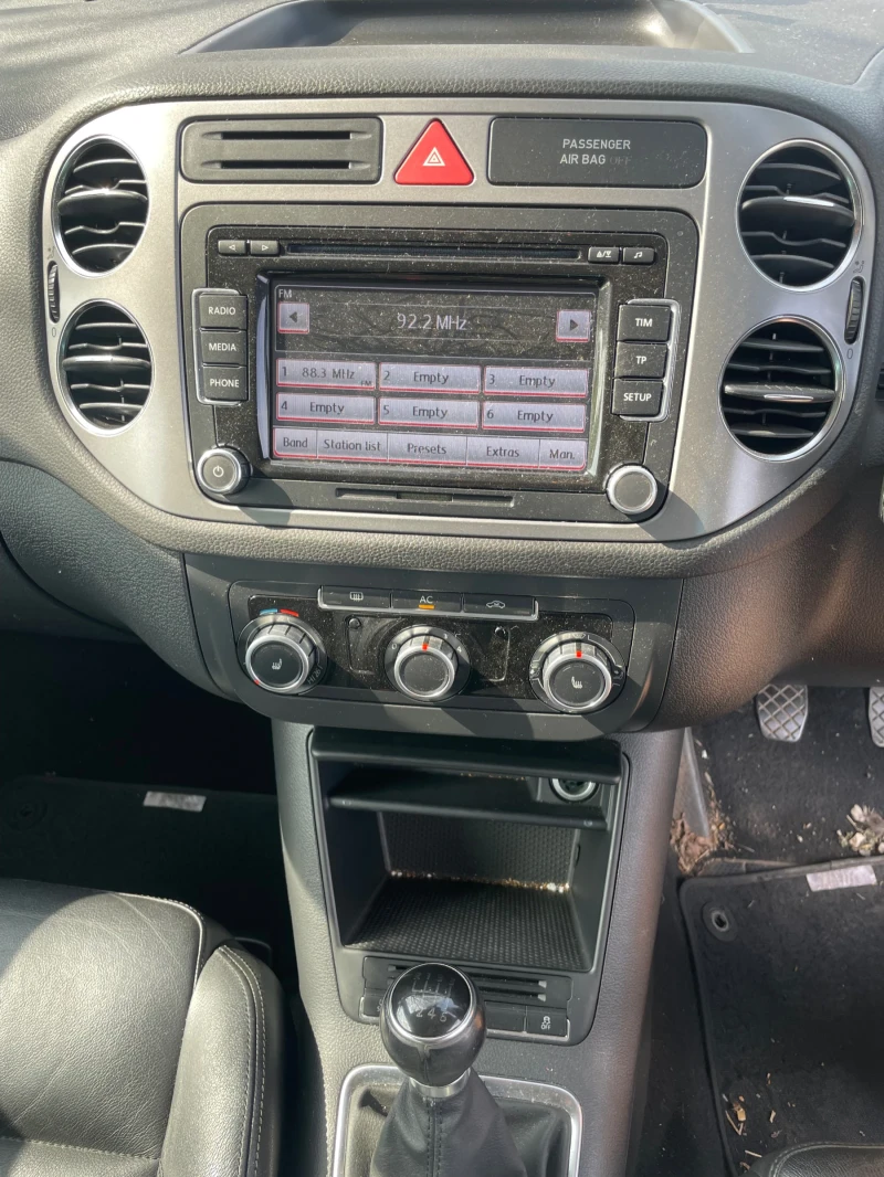 VW Tiguan 2.0 TDI, снимка 7 - Автомобили и джипове - 50202324