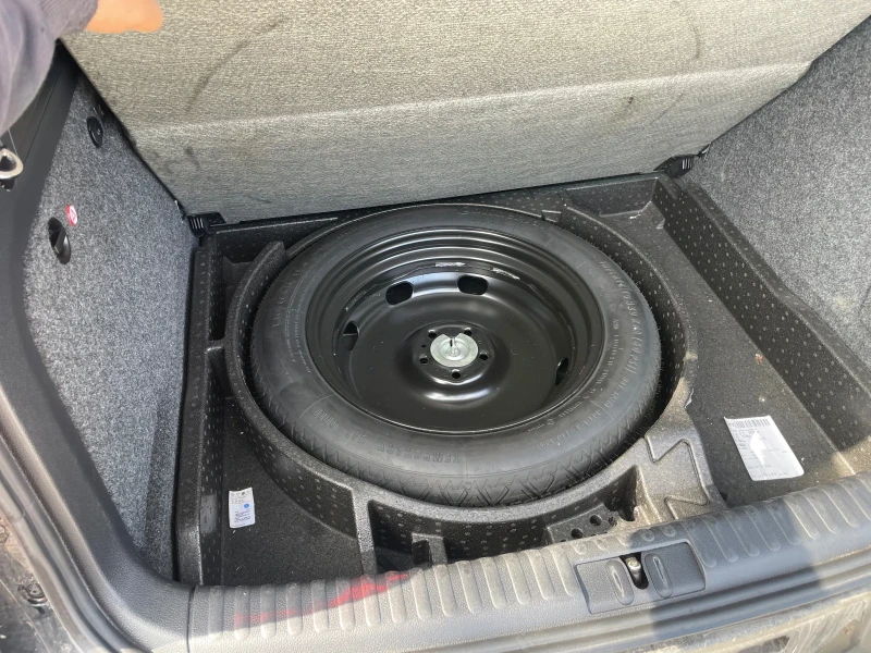 VW Tiguan 2.0 TDI, снимка 9 - Автомобили и джипове - 50202324