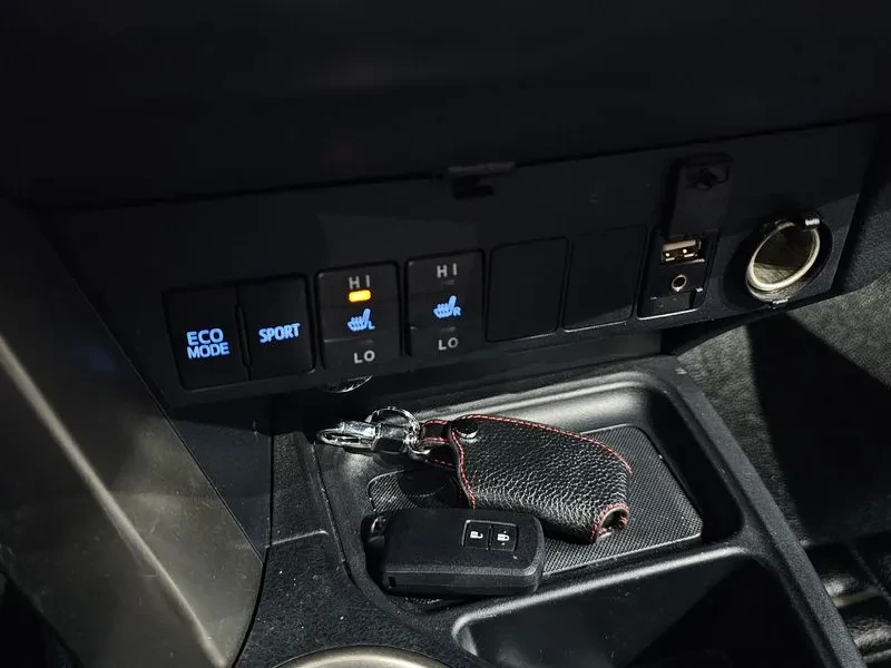 Toyota Rav4 2.5 2Wd 4Th Generation, снимка 17 - Автомобили и джипове - 56354266