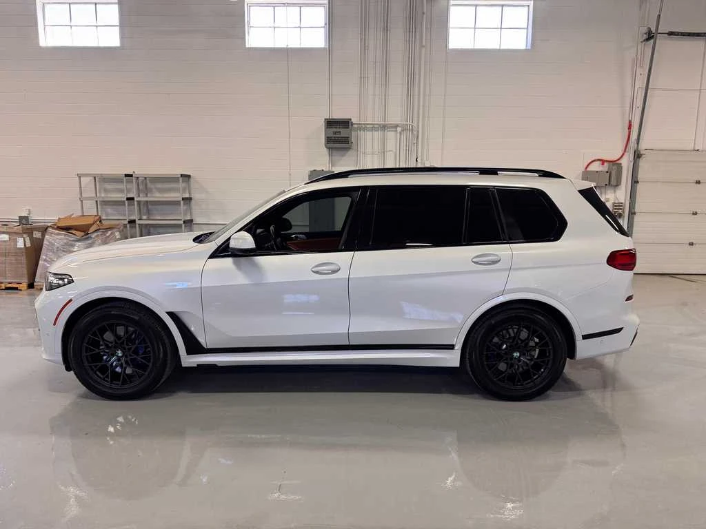 BMW X7 4.0i/2022г/M-ПАКЕТ/ВЪЗДУШНО/ОБДУХВАНЕ - изображение 8