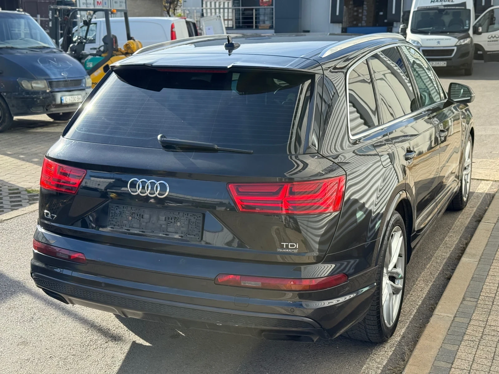Audi Q7 Matrix+ 7места+ 3.0TDI+ S-Line+ Bose+ OFFROAD+ 7ме - изображение 5