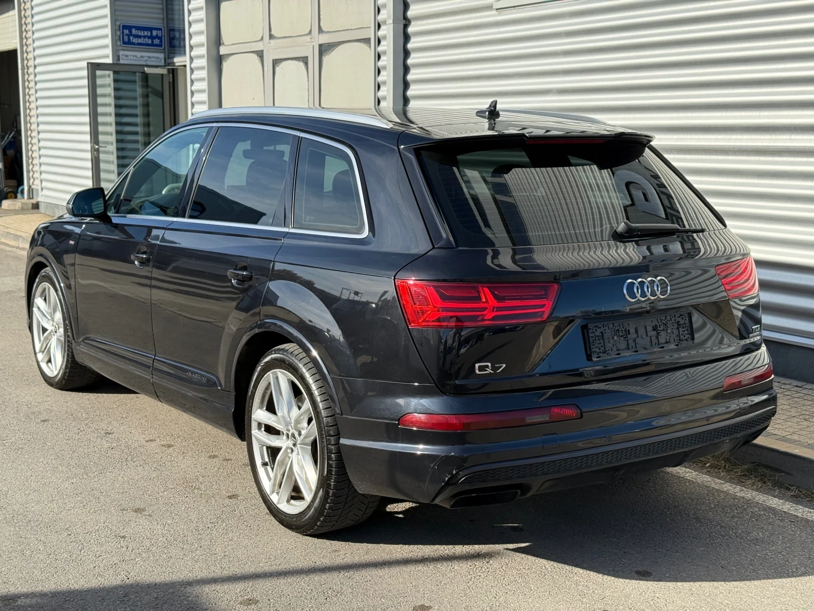 Audi Q7 Matrix+ 7места+ 3.0TDI+ S-Line+ Bose+ OFFROAD+ 7ме - изображение 3