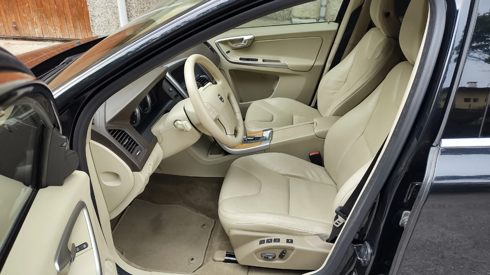 Volvo XC60 125000km/EXCLUSIVE/AWD/185кс, снимка 9 - Автомобили и джипове - 54515148