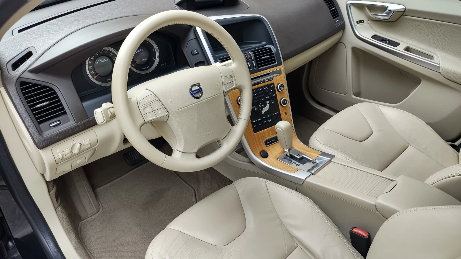Volvo XC60 125000km/EXCLUSIVE/AWD/185кс, снимка 8 - Автомобили и джипове - 54515148