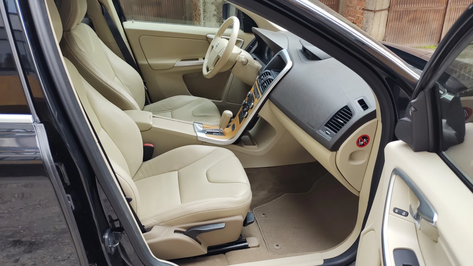 Volvo XC60 125000km/EXCLUSIVE/AWD/185кс, снимка 14 - Автомобили и джипове - 54515148