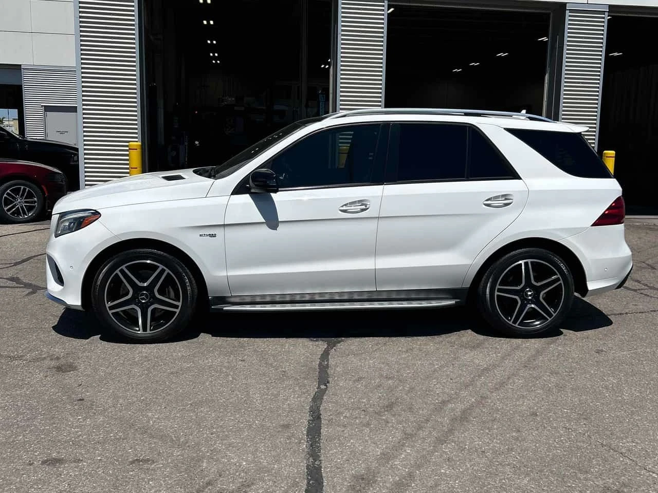 Mercedes-Benz GLE 43 AMG 4MATIC| 360| HARMAN/KARDON| PANORAMA| , снимка 2 - Автомобили и джипове - 54824841