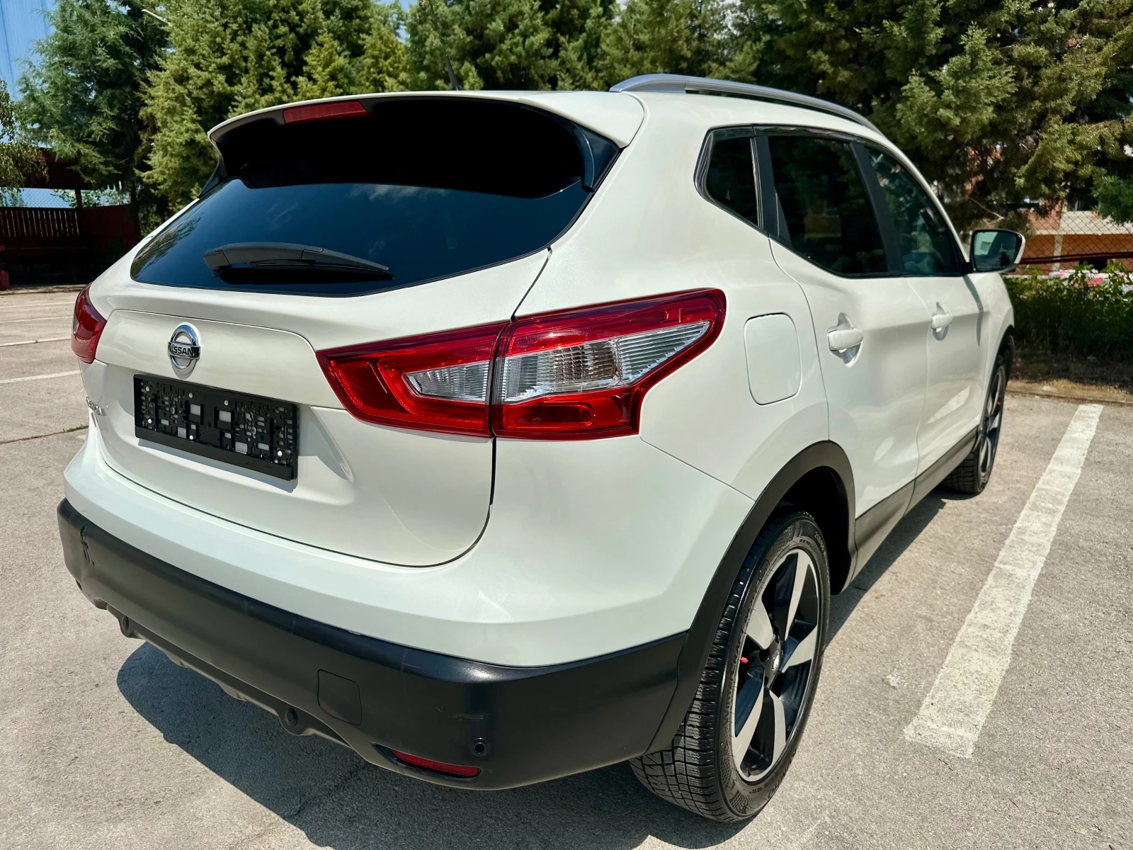 Nissan Qashqai 1.2 I * �������* TEKNA* ������360* ��������* ����* | Mobile.bg � ����������� 4