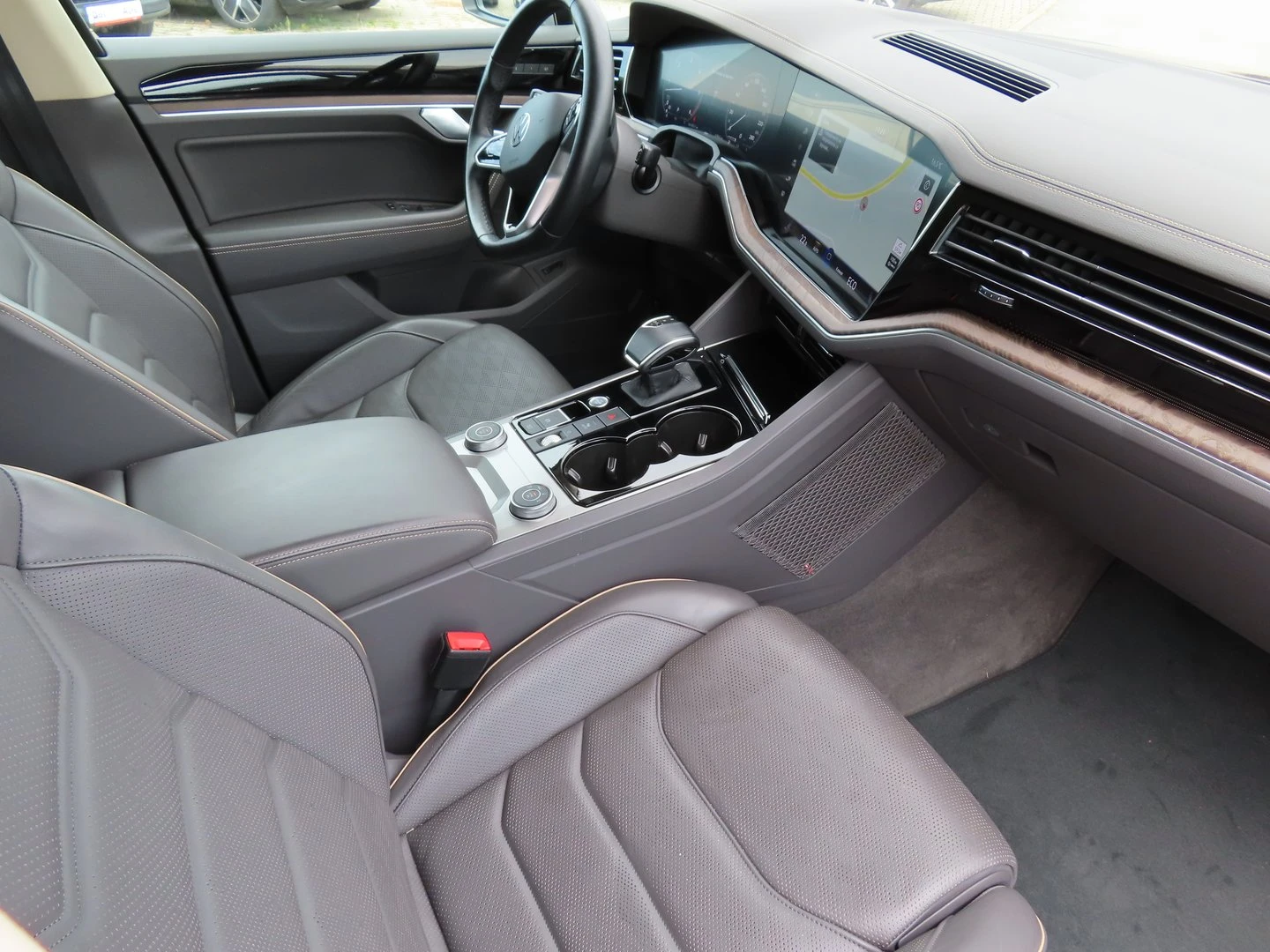 VW Touareg, снимка 6 - Автомобили и джипове - 56420838