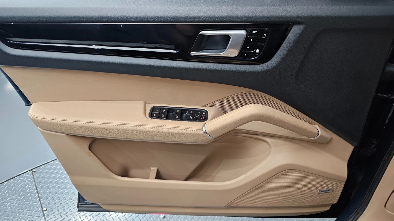 Porsche Cayenne 3.0, снимка 16 - Автомобили и джипове - 55510508