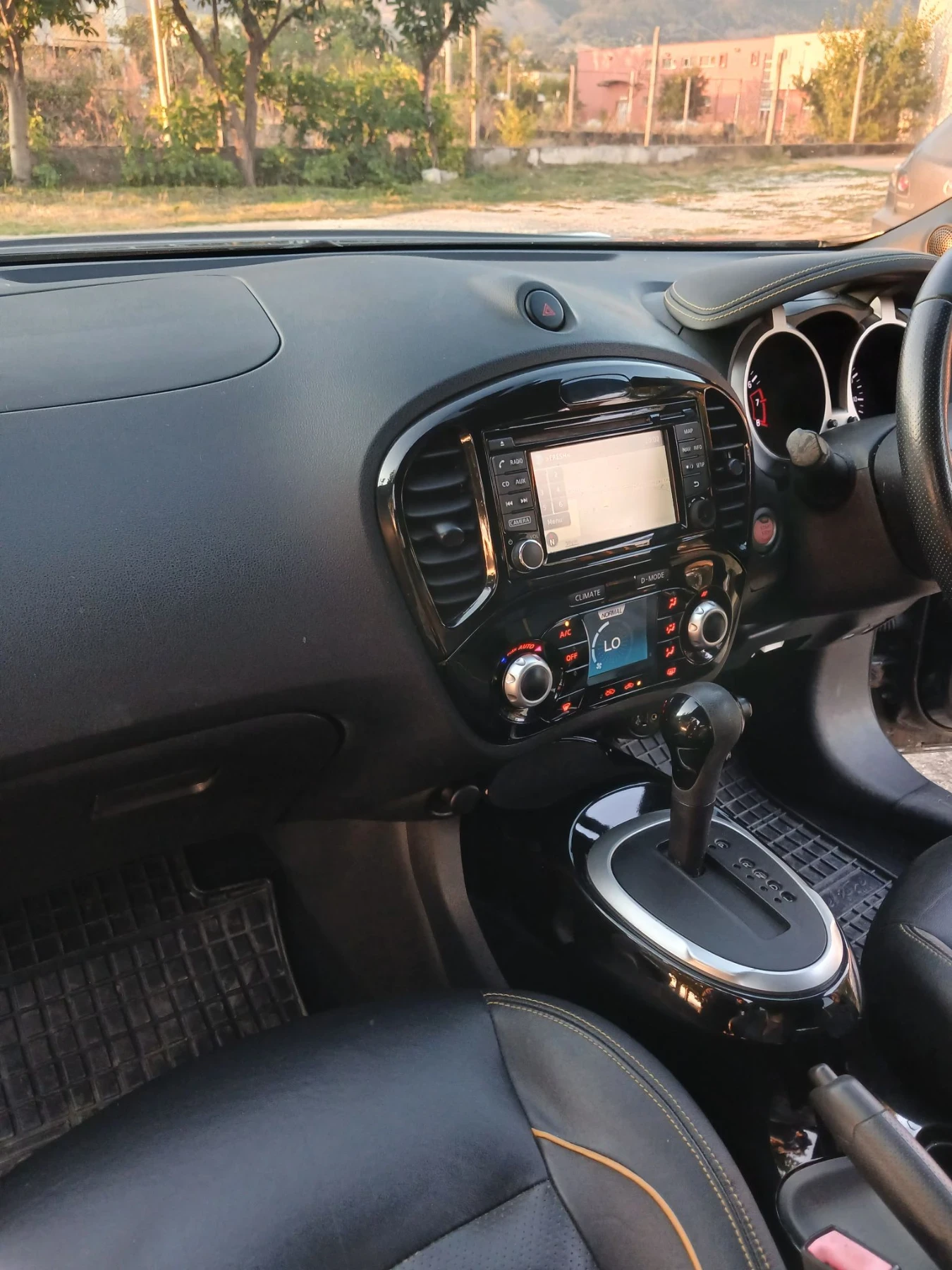 Nissan Juke 1.6i TEKNA -AUTOMAT, снимка 9 - Автомобили и джипове - 55711814