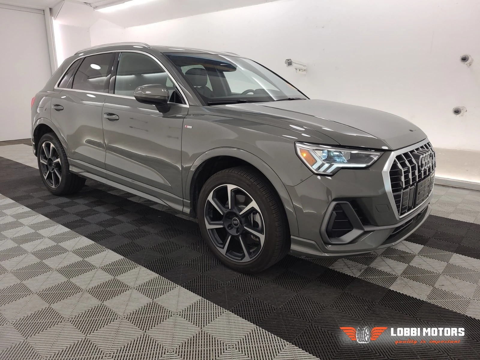 Audi Q3, снимка 2 - Автомобили и джипове - 55928433