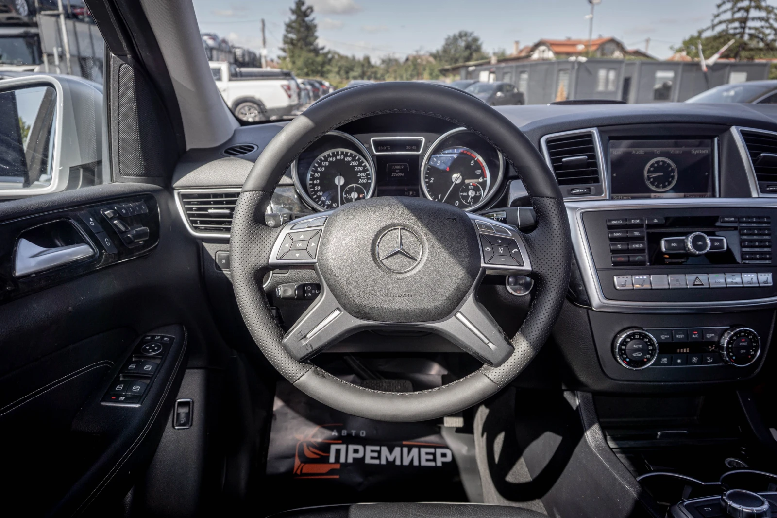 Mercedes-Benz ML 350 CDI-BlueTEC-4MATIC-ПЕРФЕКТЕН!, снимка 8 - Автомобили и джипове - 56068668
