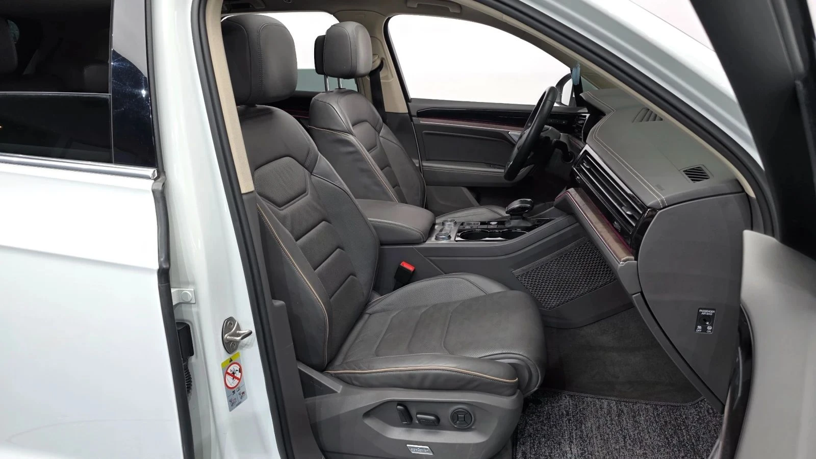 VW Touareg, снимка 9 - Автомобили и джипове - 56713383