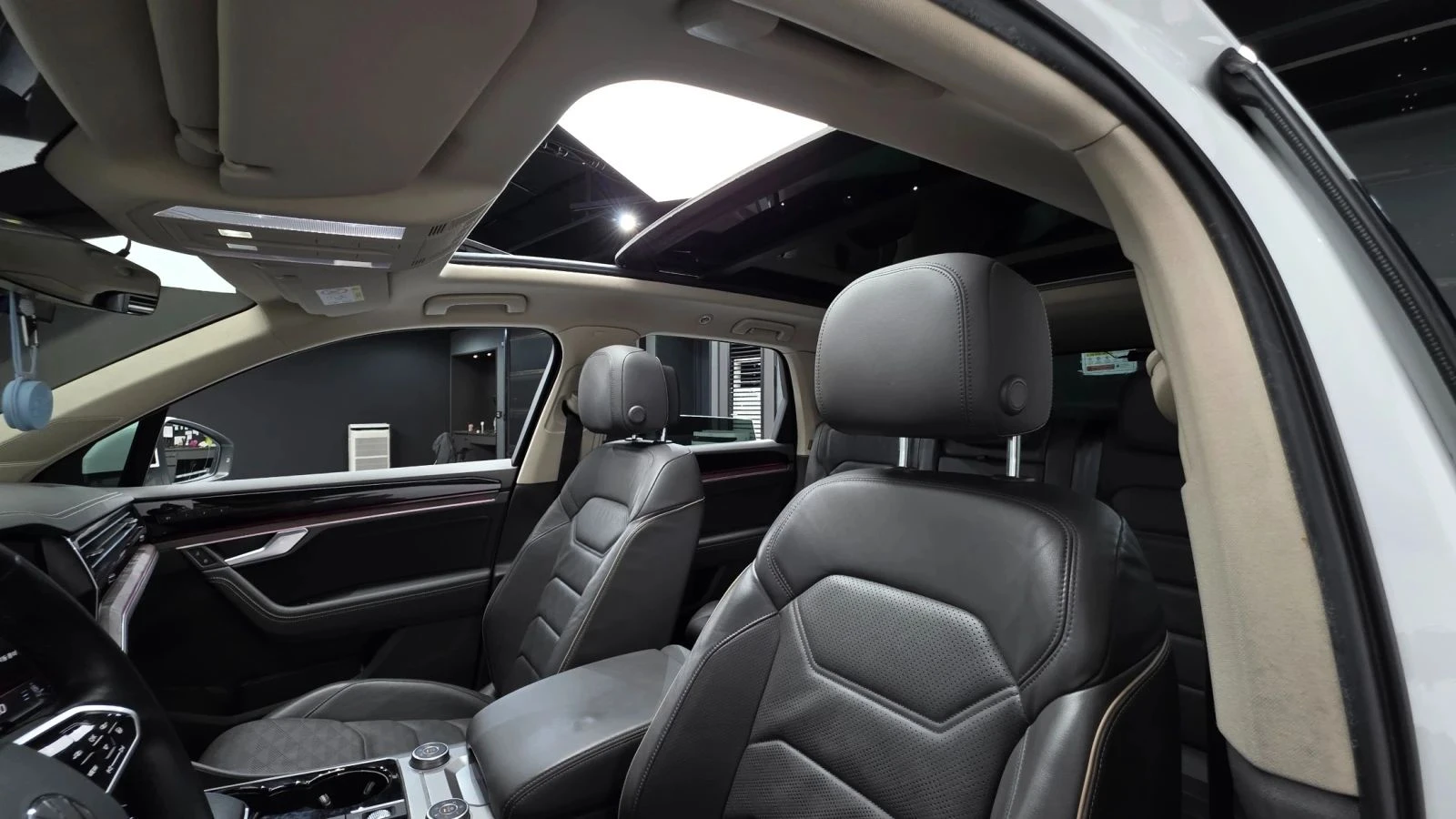 VW Touareg, снимка 7 - Автомобили и джипове - 56713383