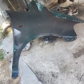 Преден ляв калник за ТОЙОТА АВЕНСИС ВЕРСО 2004 Г., снимка 2