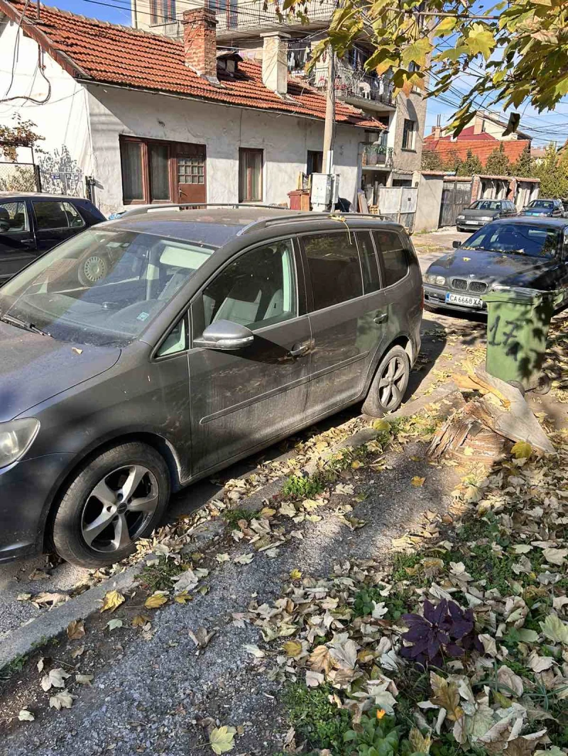 VW Touran 1.6 TDI, снимка 3 - Автомобили и джипове - 47745117