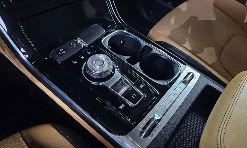 Kia Carnival 7-Seater Noblesse  * НАЙ-ДОБРА ЦЕНА В БЪЛГАРИЯ* , снимка 9 - Автомобили и джипове - 52212455