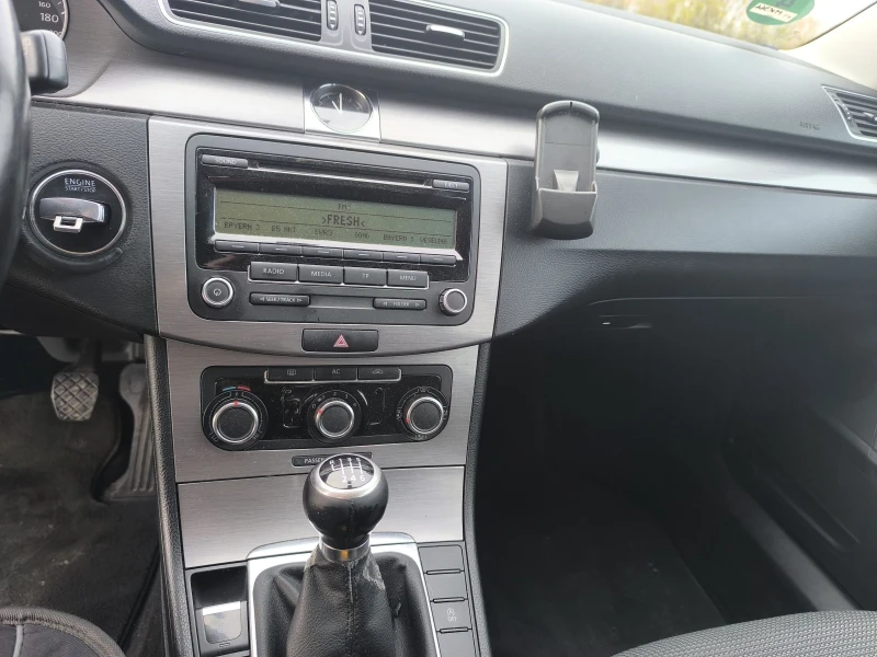 VW Passat, снимка 6 - Автомобили и джипове - 52589793