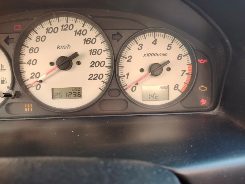 Mazda 323 F, снимка 12 - Автомобили и джипове - 52801063