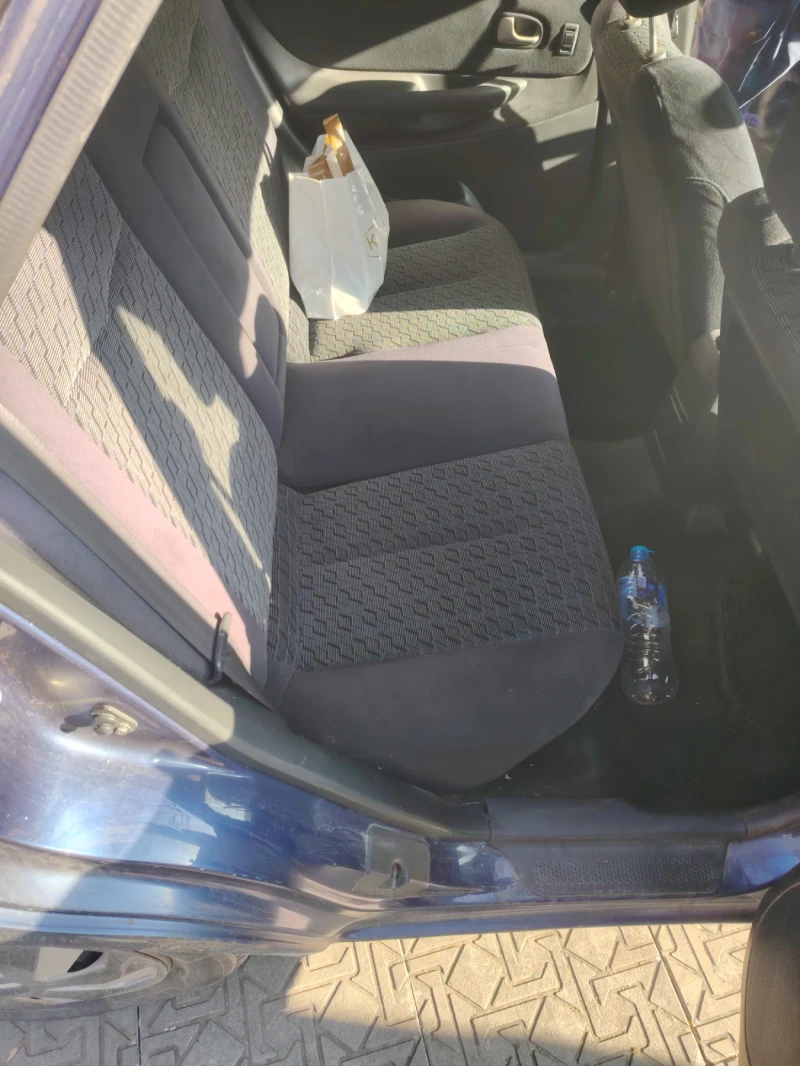 Mazda 323 F, снимка 8 - Автомобили и джипове - 52801063