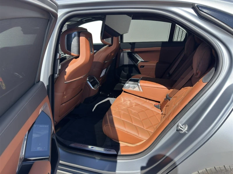 BMW 760 xDrive Sedan, снимка 10 - Автомобили и джипове - 52816375