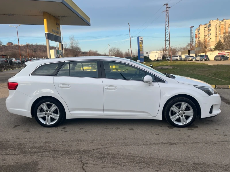 Toyota Avensis 1.8i FACELIFT , снимка 4 - Автомобили и джипове - 52941948