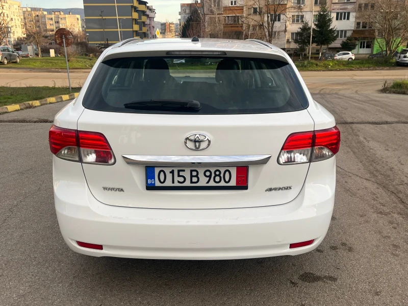 Toyota Avensis 1.8i FACELIFT , снимка 6 - Автомобили и джипове - 52941948