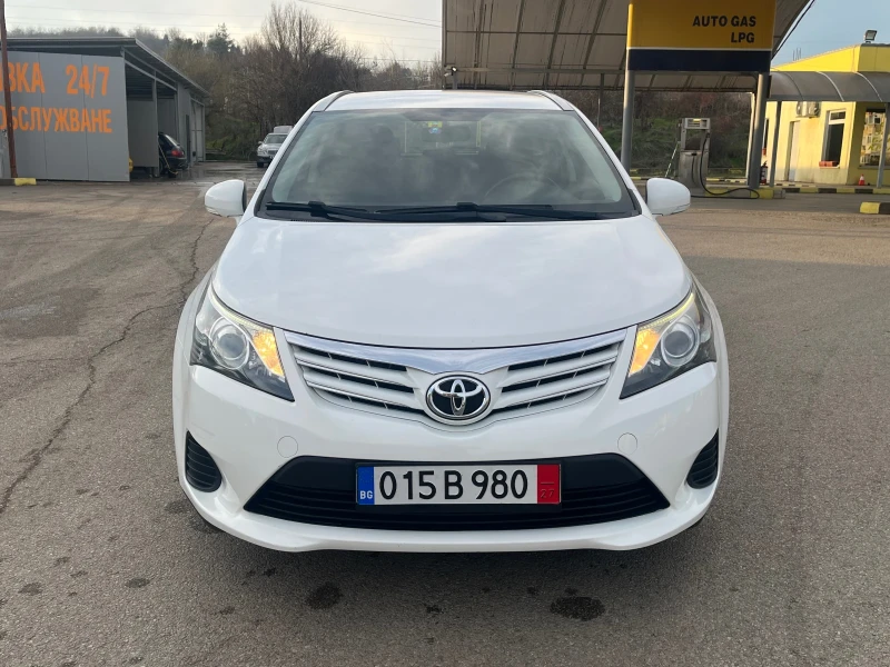 Toyota Avensis 1.8i FACELIFT , снимка 2 - Автомобили и джипове - 52941948