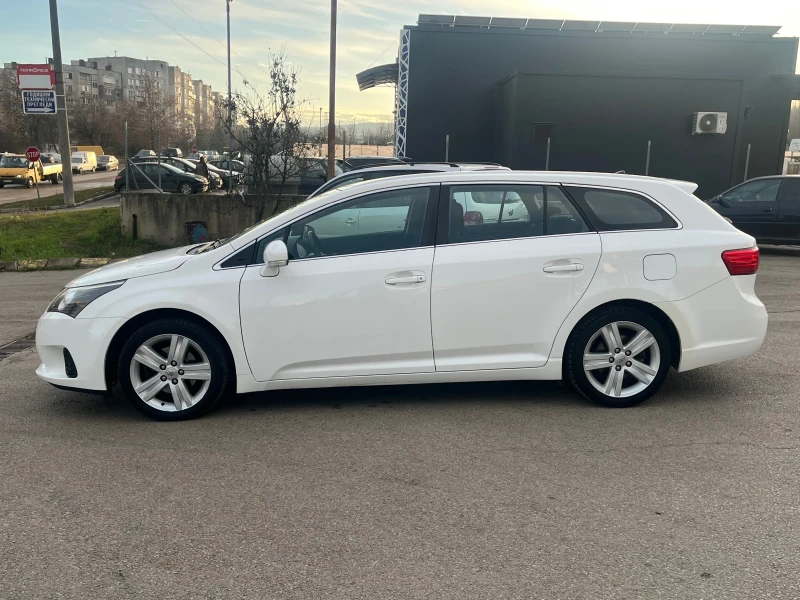 Toyota Avensis 1.8i FACELIFT , снимка 8 - Автомобили и джипове - 52941948