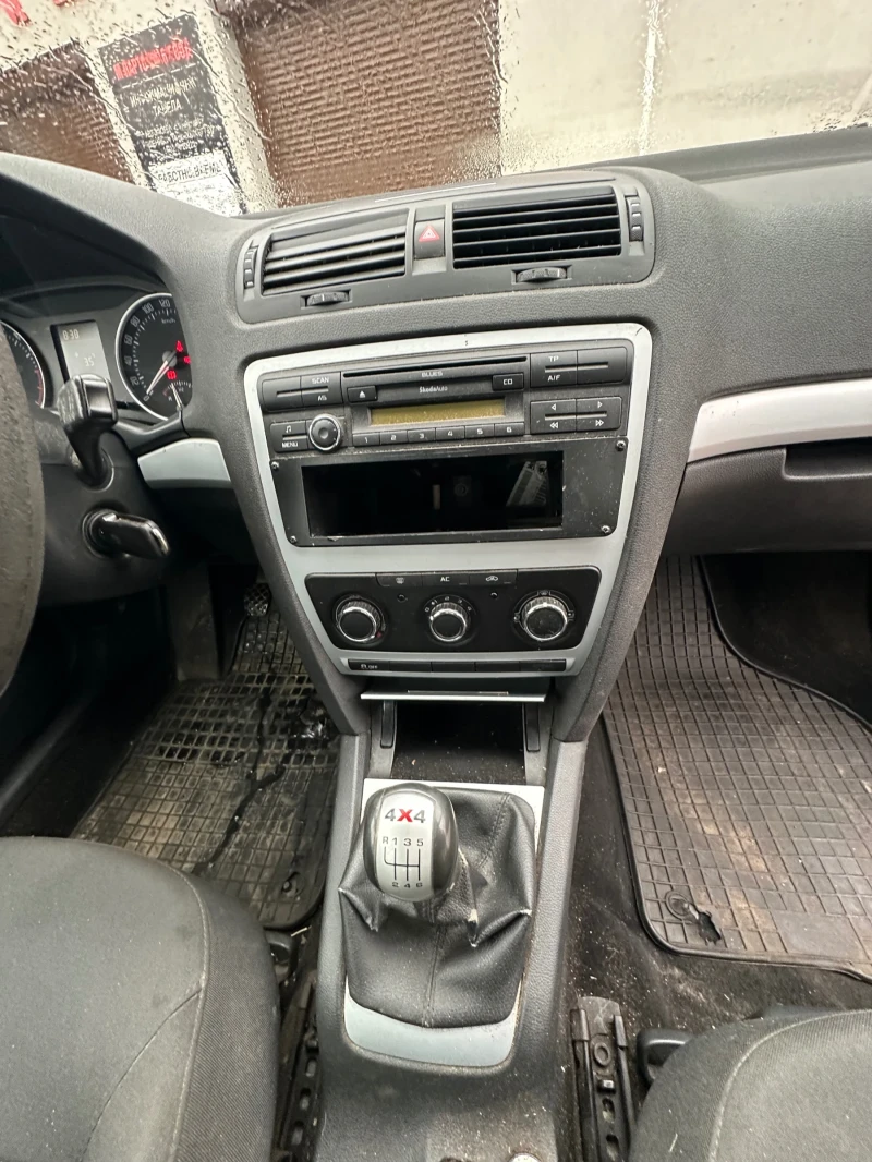 Skoda Octavia 1.6TDI6ск4х4CAY, снимка 9 - Автомобили и джипове - 53450564